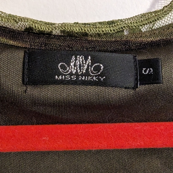 Woman's Dress - Picture 9 of 9